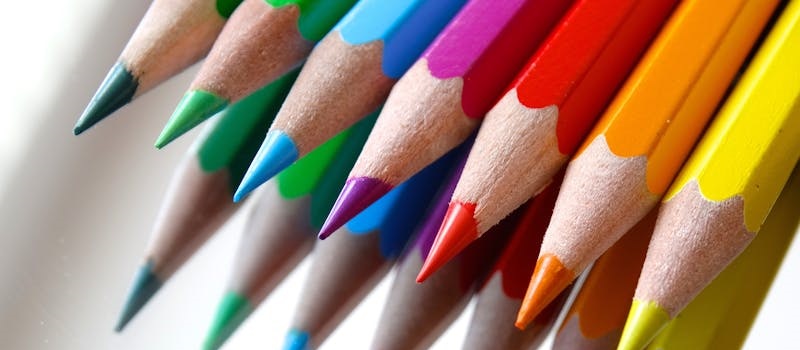 lápis de cor de várias cores